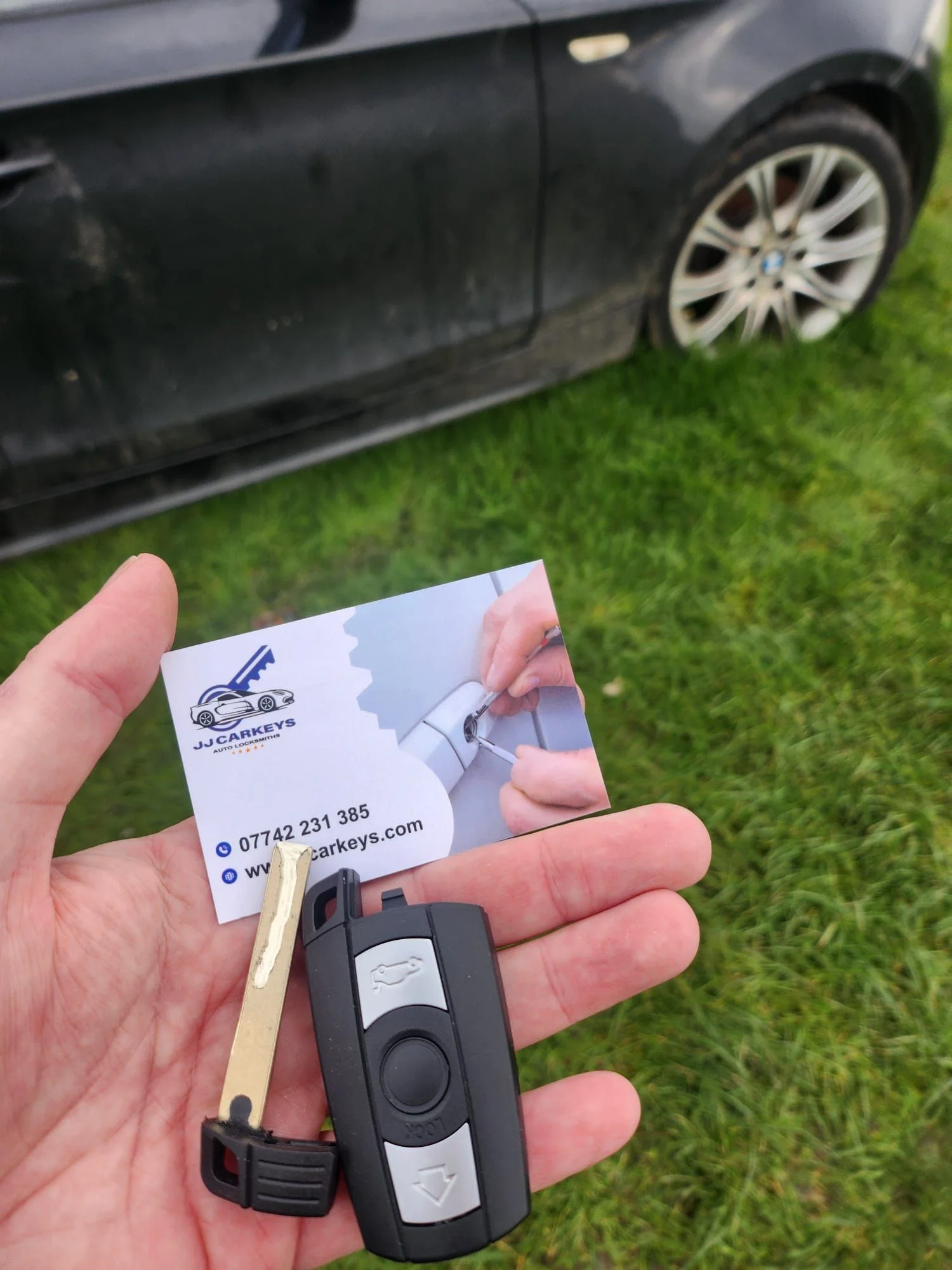 Auto locksmith in Coatbridge programming a replacement car key